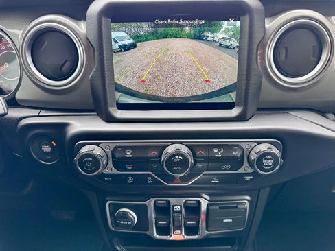 Used 2021 Jeep Wrangler Unlimited Sahara w/ Uconnect 4C Nav & Sound Group image 22