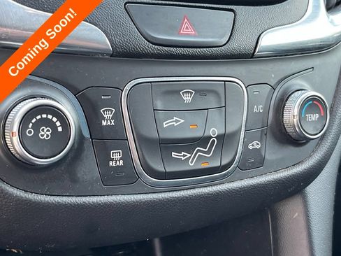 Used 2021 Chevrolet Equinox LT FWD image 23