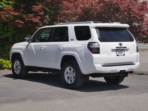 Used 2016 Toyota 4Runner SR5 AWD/4WD image 16