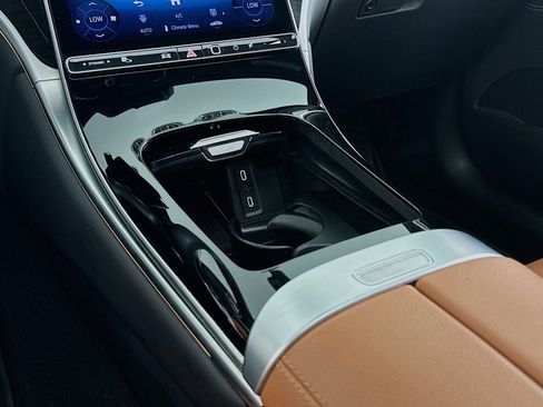 Certified 2025 Mercedes-Benz GLC 300 4MATIC image 7