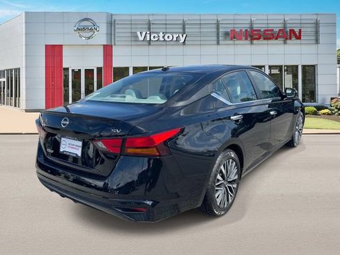 Used 2024 Nissan Altima 2.5 SV FWD image 3