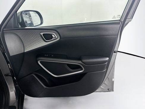 Used 2025 Kia Soul LX w/ LX Technology Package image 30