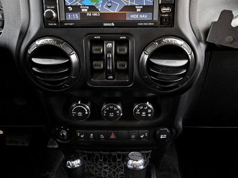 Used 2017 Jeep Wrangler Unlimited Sahara image 14