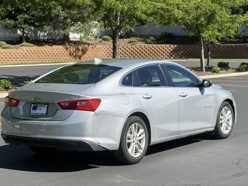Used 2017 Chevrolet Malibu LT FWD image 3