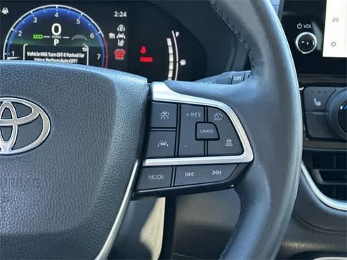 Used 2024 Toyota Grand Highlander XLE image 10