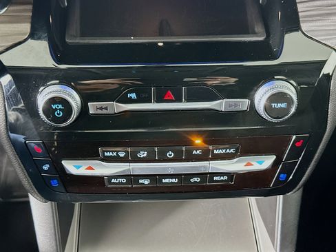 Used 2024 Ford Explorer Limited image 24