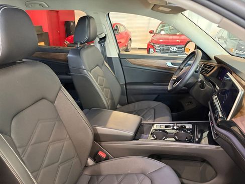 Used 2025 Volkswagen Atlas SE image 36