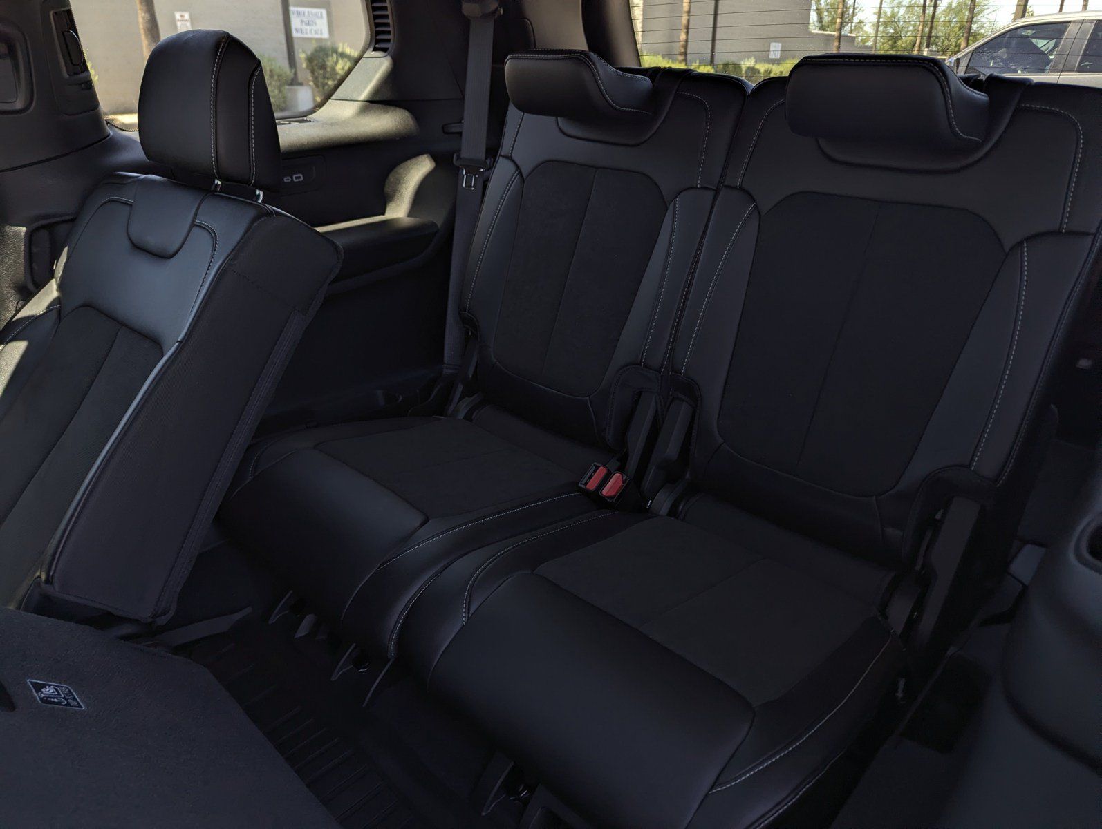 Used 2025 Jeep Grand Cherokee L Altitude AWD/4WD image 9