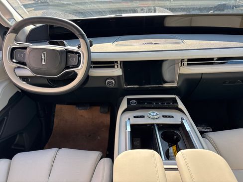 New 2026 Lincoln Navigator L Premier AWD/4WD image 27