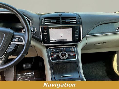 Used 2017 Lincoln Continental Select w/ Climate Package FWD image 9