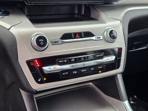 Used 2022 Ford Explorer XLT w/ Equipment Group 202A image 27