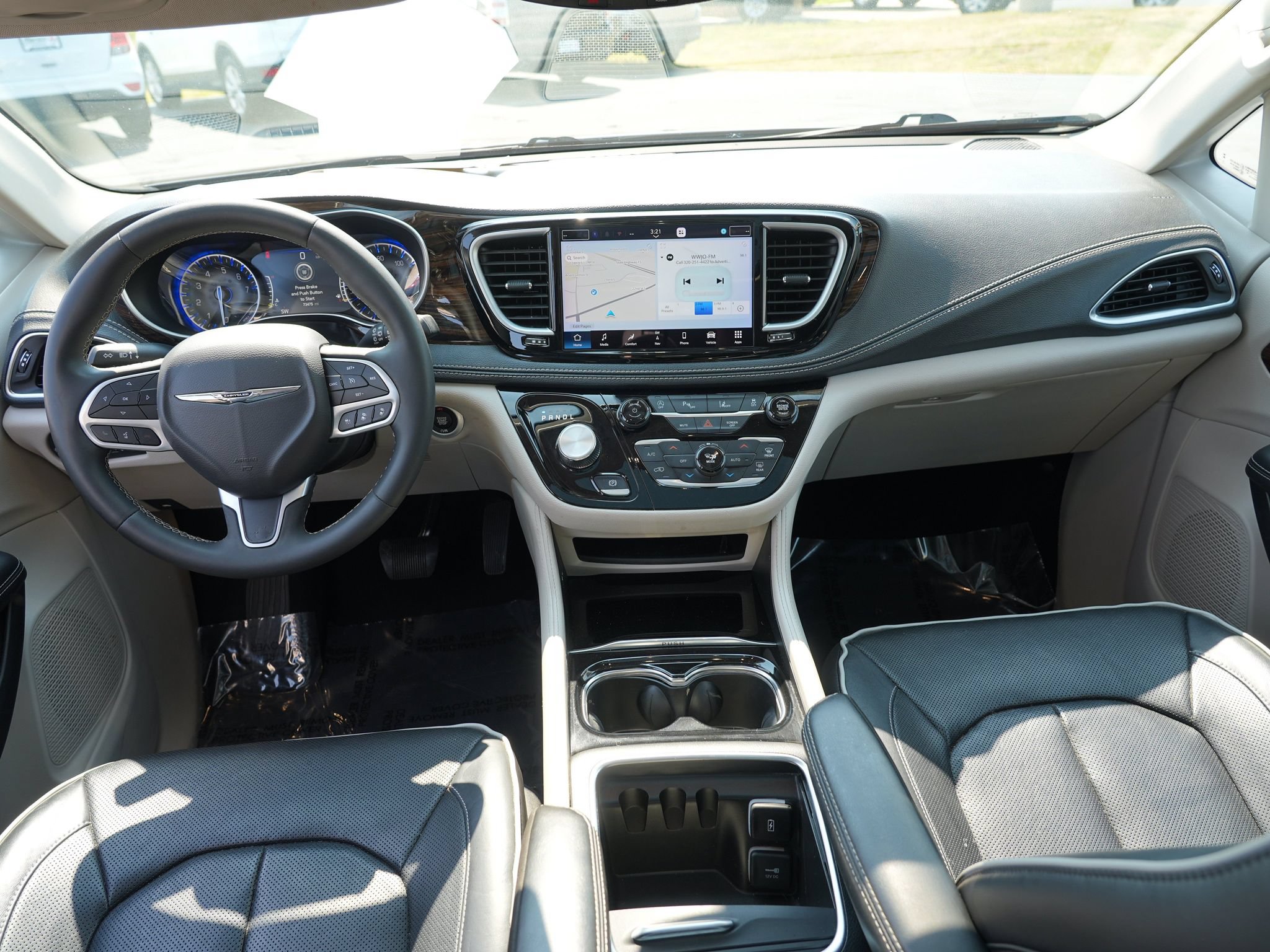 Used 2023 Chrysler Pacifica Limited FWD image 25