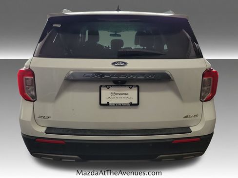 Used 2023 Ford Explorer XLT w/ Equipment Group 202A AWD/4WD image 22