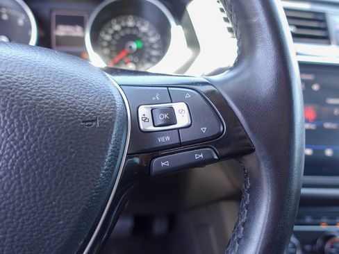Used 2019 Volkswagen Tiguan SE AWD/4WD image 19