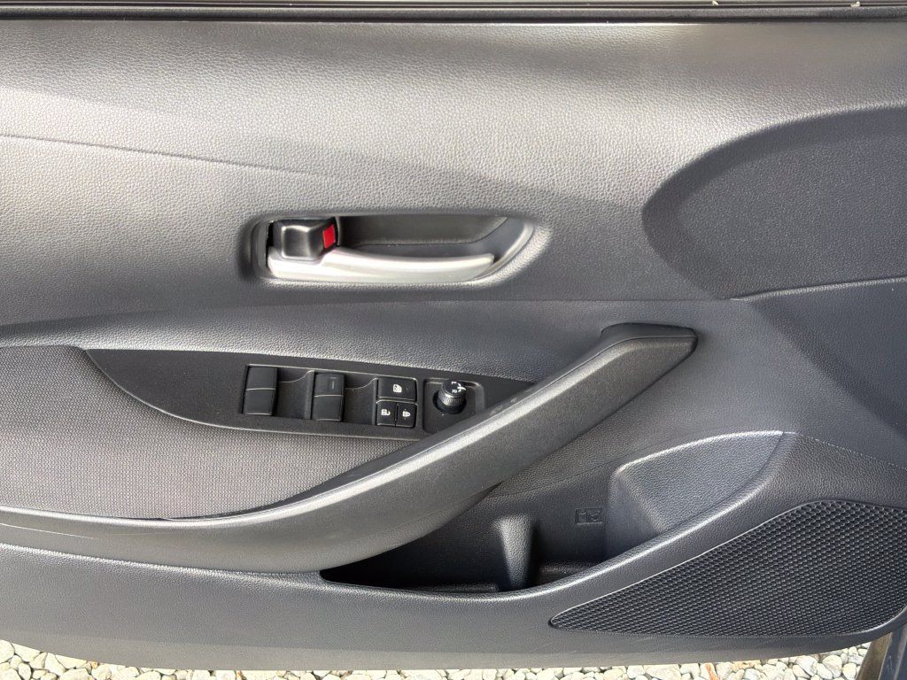 Used 2026 Toyota Corolla SE FWD image 3