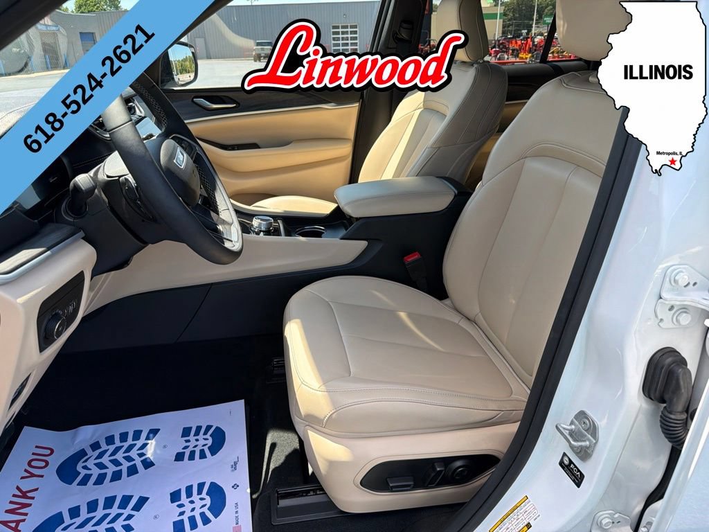 Used 2025 Jeep Grand Cherokee Limited AWD/4WD image 18