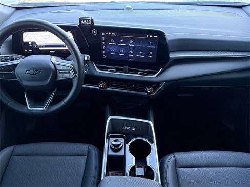 Used 2026 Chevrolet Equinox LT w/ Convenience Package II image 16