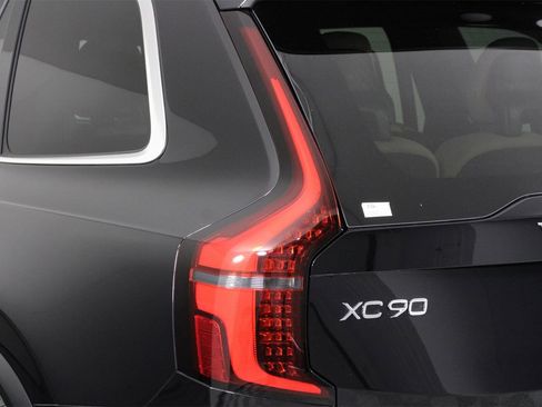 Certified 2025 Volvo XC90 B5 Core w/ Protection Package Premier image 18