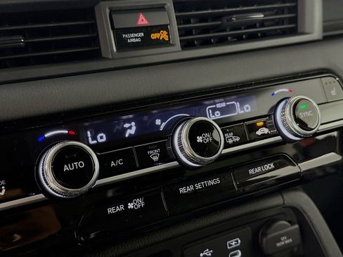 Used 2025 Honda Pilot EX-L image 12