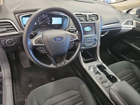 Used 2020 Ford Fusion SE FWD image 15