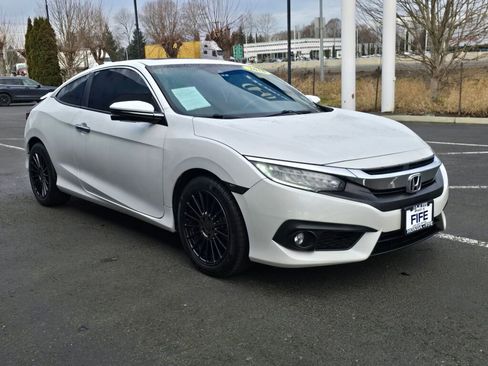 Used 2018 Honda Civic Touring image 8