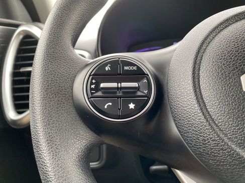 Used 2025 Kia Soul LX w/ LX Technology Package image 24