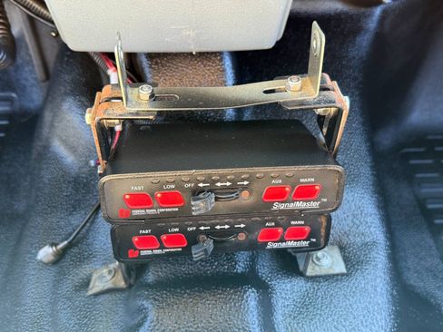 Used 2016 Ford F550 4x4 Crew Cab Super Duty w/ Power Equipment Group image 27