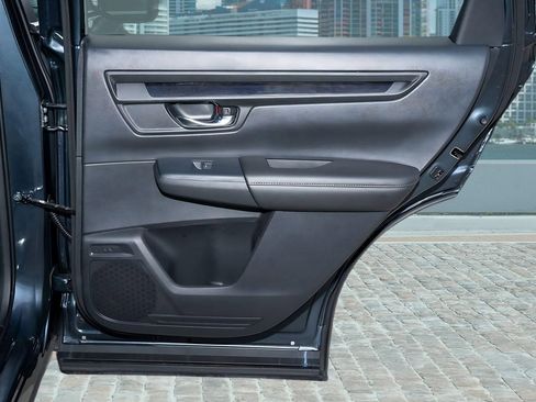 Used 2025 Honda CR-V LX image 14