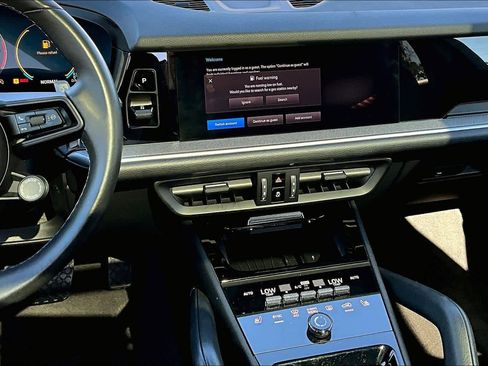 Used 2024 Porsche Cayenne image 16