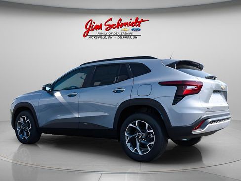 New 2026 Chevrolet Trax LT w/ LT Convenience Package FWD image 4