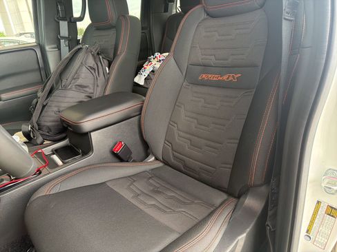 Used 2025 Nissan Frontier PRO-4X AWD/4WD image 7