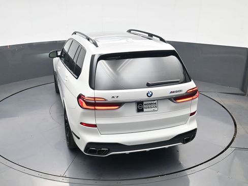 Used 2025 BMW X7 M60i w/ Executive Package image 30