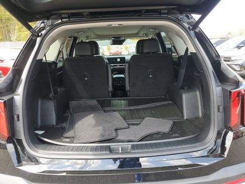 Certified 2024 Kia Sorento SX FWD image 9