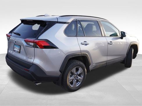 Used 2022 Toyota RAV4 XLE w/ Convenience Package AWD/4WD image 3
