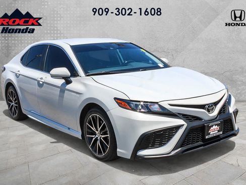 Used 2023 Toyota Camry SE FWD image 3