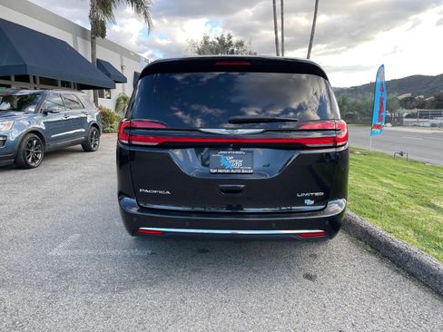 Used 2022 Chrysler Pacifica Limited image 6