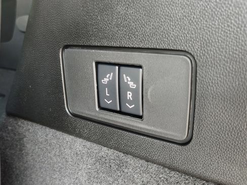 New 2025 Cadillac XT6 Luxury image 43