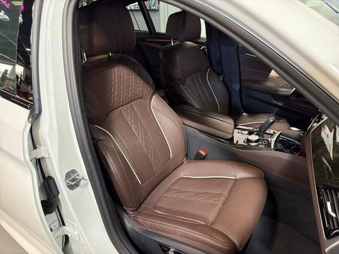 Used 2023 BMW M550i xDrive w/ Executive Package image 21