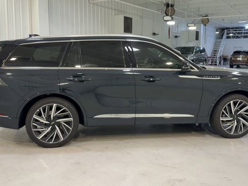 New 2025 Lincoln Aviator Black Label image 2