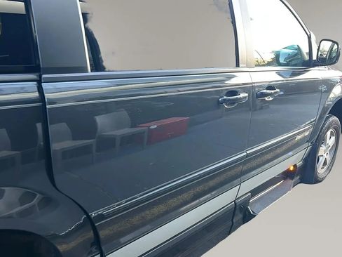 Used 2011 Dodge Grand Caravan Mainstreet w/ PWR Convenience Group image 18