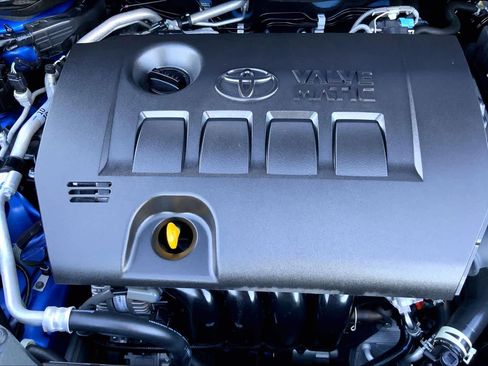 Used 2022 Toyota C-HR XLE image 31