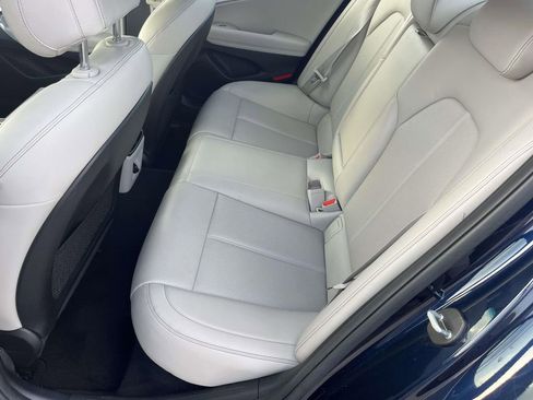 Used 2023 Genesis G70 2.0T image 18