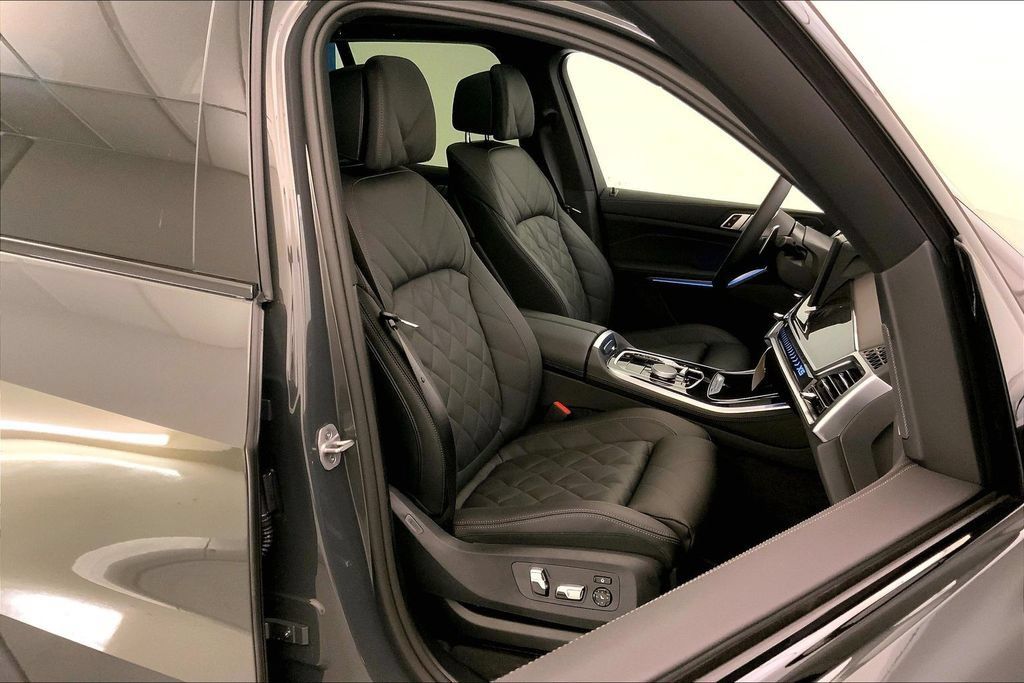 Used 2026 BMW X5 xDrive40i w/ M Sport Package AWD/4WD image 7