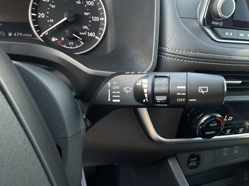 Used 2025 Nissan Rogue SV AWD/4WD image 36