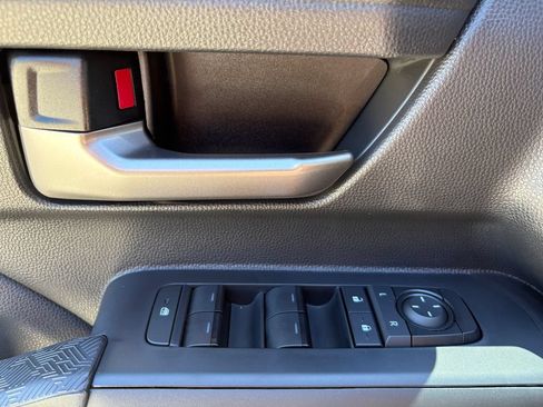 Used 2025 Toyota Tacoma TRD Off-Road AWD/4WD image 18