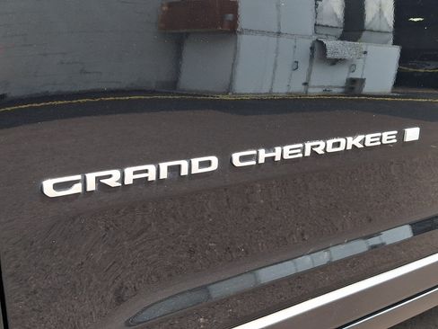 Certified 2024 Jeep Grand Cherokee Laredo X w/ Luxury Tech Group I AWD/4WD image 30