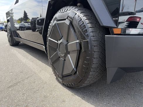 Used 2024 Tesla Cybertruck Cyberbeast AWD/4WD image 14