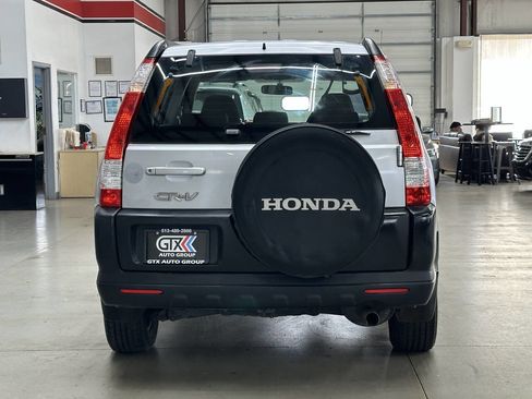 Used 2005 Honda CR-V LX image 3