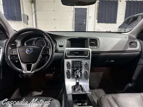Used 2018 Volvo V60 T5 Dynamic w/ Vision Package AWD/4WD image 19