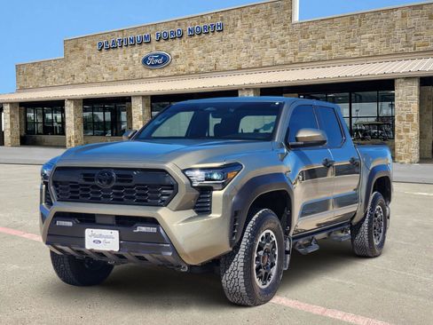 Used 2025 Toyota Tacoma TRD Off-Road image 2